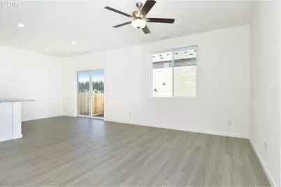 3933 SW Duniway Ln, Gresham, OR 97080 - Photo 3