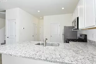 3933 SW Duniway Ln, Gresham, OR 97080 - Photo 11