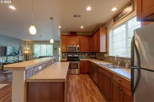 7915 NE Rockne Way, Hillsboro, OR 97006 - Photo 7