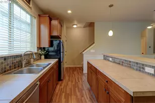 7915 NE Rockne Way, Hillsboro, OR 97006 - Photo 11