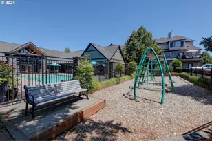 7915 NE Rockne Way, Hillsboro, OR 97006 - Photo 25
