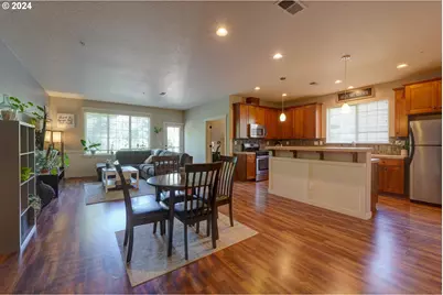 7915 NE Rockne Way, Hillsboro, OR 97006 - Photo 3