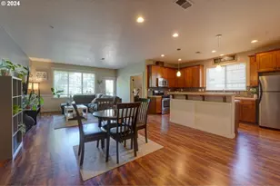7915 NE Rockne Way, Hillsboro, OR 97006 - Photo 3
