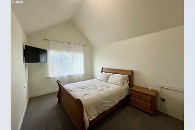 7915 NE Rockne Way, Hillsboro, OR 97006 - Photo 29