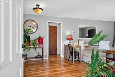 13636 SE Salmon St, Portland, OR 97233 - Photo 7
