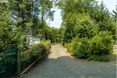 5230 4th St, Tillamook, OR 97141 - Photo 15