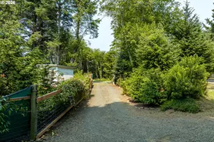 5230 4th St, Tillamook, OR 97141 - Photo 15