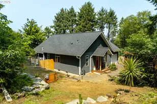 5230 4th St, Tillamook, OR 97141 - Photo 29