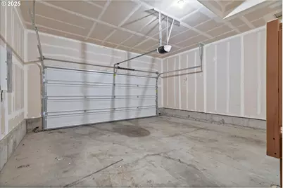 10552 NE Gateway St, Hillsboro, OR 97006 - Photo 39