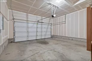 10552 NE Gateway St, Hillsboro, OR 97006 - Photo 39