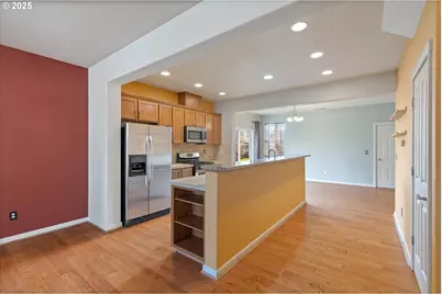 10552 NE Gateway St, Hillsboro, OR 97006 - Photo 9