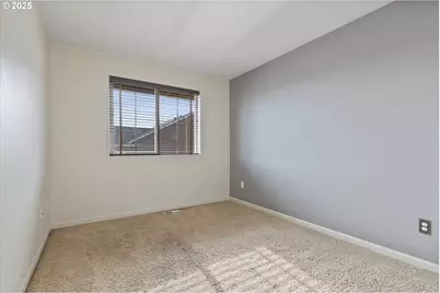 10552 NE Gateway St, Hillsboro, OR 97006 - Photo 25