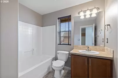 10552 NE Gateway St, Hillsboro, OR 97006 - Photo 27