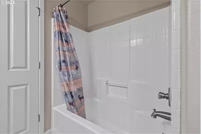 10552 NE Gateway St, Hillsboro, OR 97006 - Photo 21