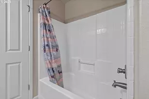 10552 NE Gateway St, Hillsboro, OR 97006 - Photo 21