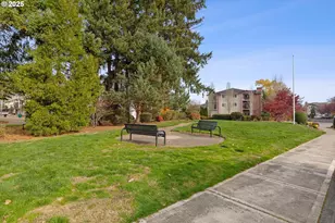 10552 NE Gateway St, Hillsboro, OR 97006 - Photo 37