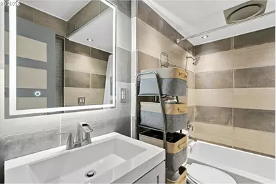 4610 SW Comus Pl, Portland, OR 97219 - Photo 9