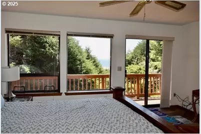 34518 Mutts Way, Gold Beach, OR 97444 - Photo 17