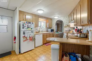 5422 Portland Rd NE, Salem, OR 97305 - Photo 15