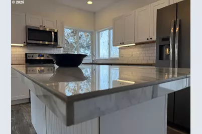 61142 Brookhollow Dr, Bend, OR 97702 - Photo 3