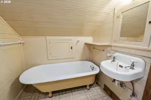 671 Florence Ave, Astoria, OR 97103 - Photo 23