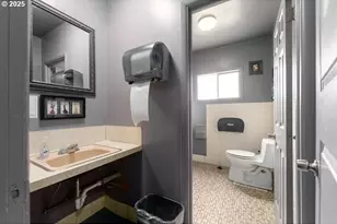 172 S Old Pacific, Myrtle Creek, OR 97457 - Photo 19