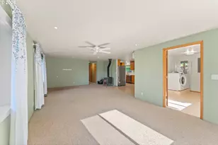 1378 NW Grove St, Roseburg, OR 97471 - Photo 11