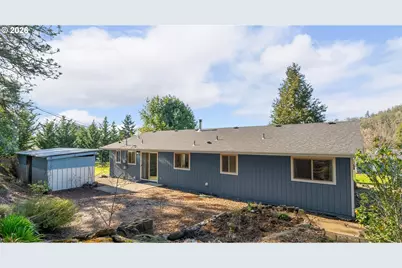 1378 NW Grove St, Roseburg, OR 97471 - Photo 5