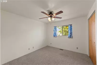 1378 NW Grove St, Roseburg, OR 97471 - Photo 17