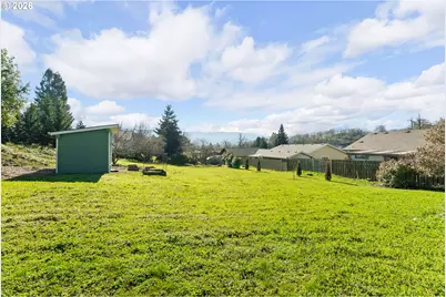 1378 NW Grove St, Roseburg, OR 97471 - Photo 31