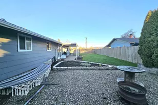 390 N 7th Pl, Harrisburg, OR 97446 - Photo 29