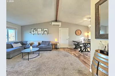 390 N 7th Pl, Harrisburg, OR 97446 - Photo 9