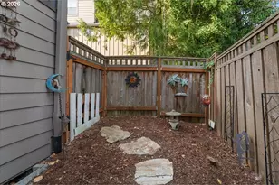 7862 SW Capitol Hill Rd, Portland, OR 97219 - Photo 25