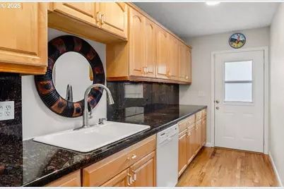 9845 SW Eagle Ln, Beaverton, OR 97008 - Photo 21