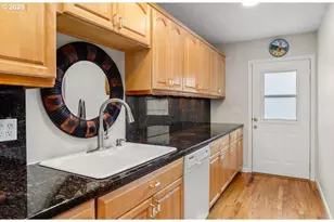 9845 SW Eagle Ln, Beaverton, OR 97008 - Photo 21