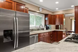 9845 SW Eagle Ln, Beaverton, OR 97008 - Photo 9