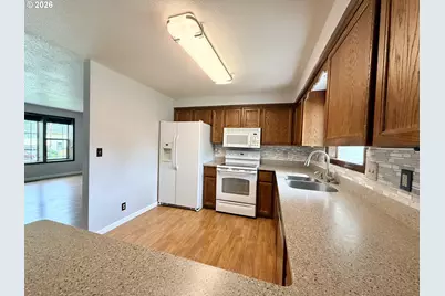 435 SE 9th Ct, Hermiston, OR 97838 - Photo 7