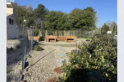 2580 Fir St, North Bend, OR 97459 - Photo 39