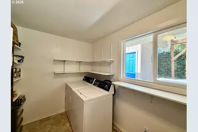 2580 Fir St, North Bend, OR 97459 - Photo 29