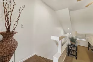 103 N Hayden Bay Dr, Portland, OR 97217 - Photo 15