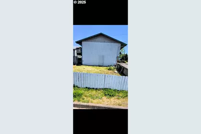 587 W Berdine St, Roseburg, OR 97471 - Photo 7