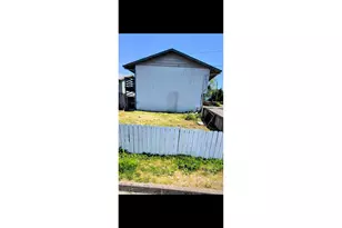 587 W Berdine St, Roseburg, OR 97471 - Photo 7