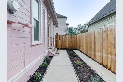 15 S Gibbs St, Portland, OR 97239 - Photo 35