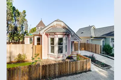 15 S Gibbs St, Portland, OR 97239 - Photo 1