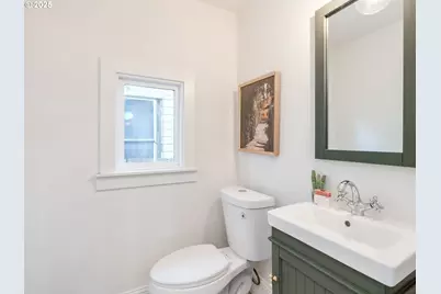 15 S Gibbs St, Portland, OR 97239 - Photo 23