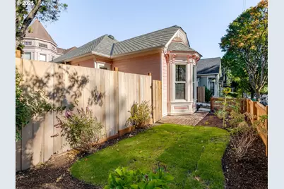 15 S Gibbs St, Portland, OR 97239 - Photo 45