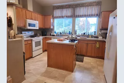 221 Lakeland Dr, Lakeside, OR 97449 - Photo 9