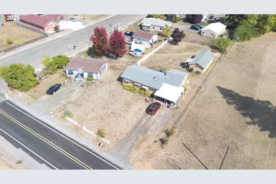 2461 NW Brockway Rd, Winston, OR 97496 - Photo 3