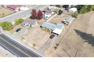 2461 NW Brockway Rd, Winston, OR 97496 - Photo 3