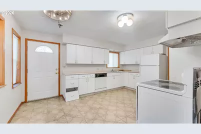 6118 NE 16th Ave, Portland, OR 97211 - Photo 5
